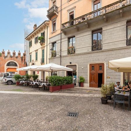 Palazzo Biasini By Postcardsfrom Hotel เวโรนา ภายนอก รูปภาพ