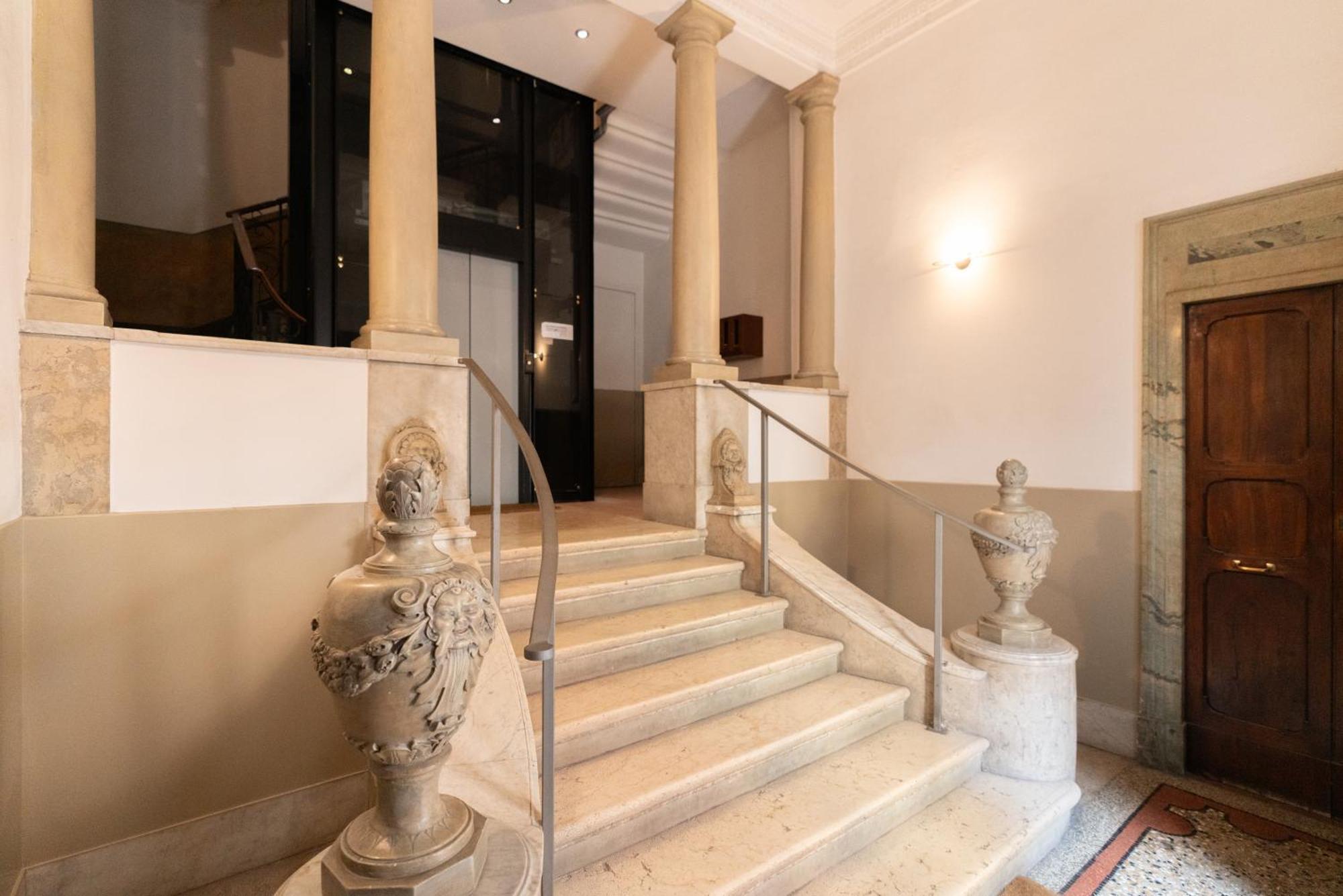 Palazzo Biasini By Postcardsfrom Hotel เวโรนา ภายนอก รูปภาพ