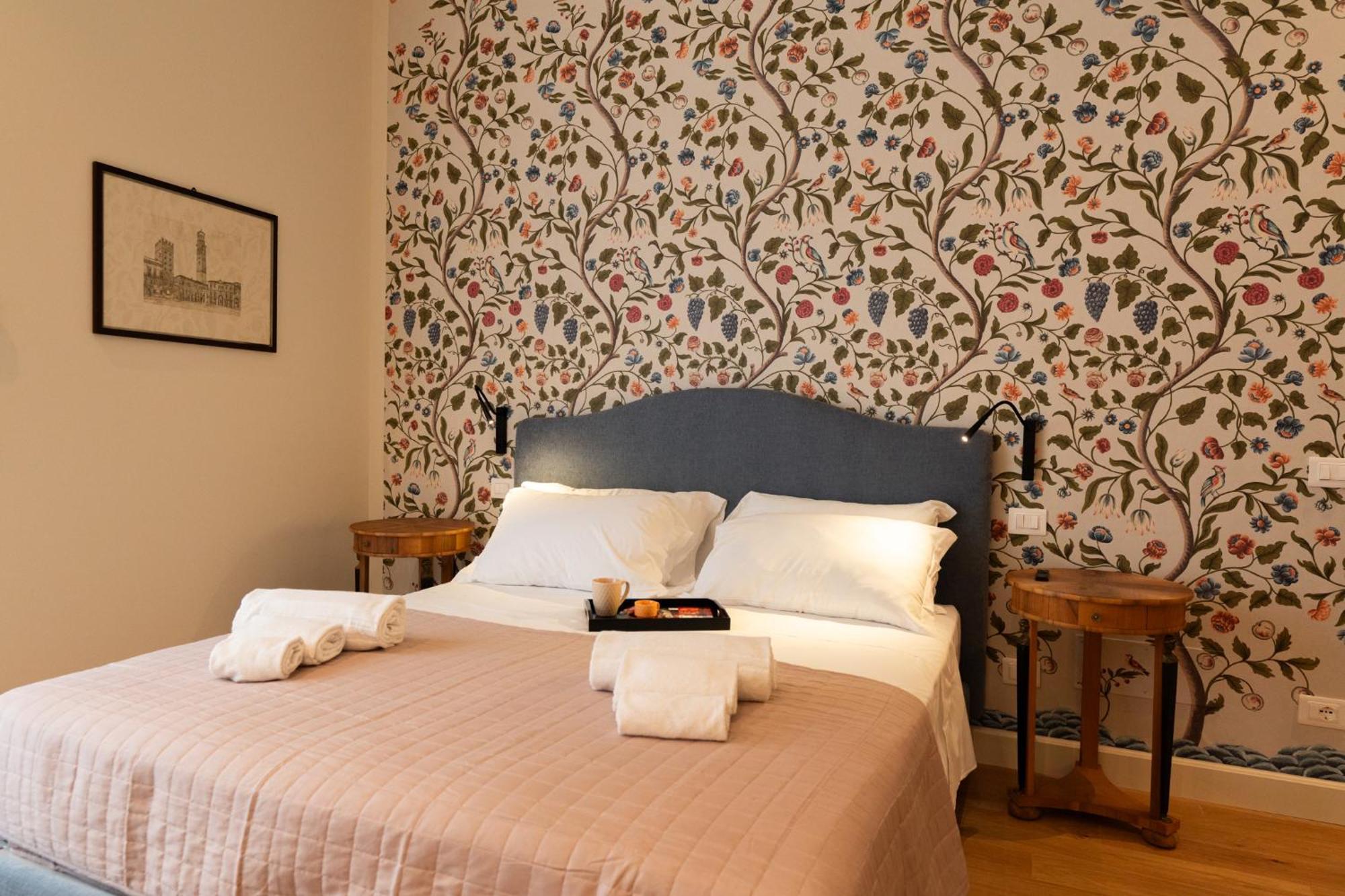 Palazzo Biasini By Postcardsfrom Hotel เวโรนา ภายนอก รูปภาพ