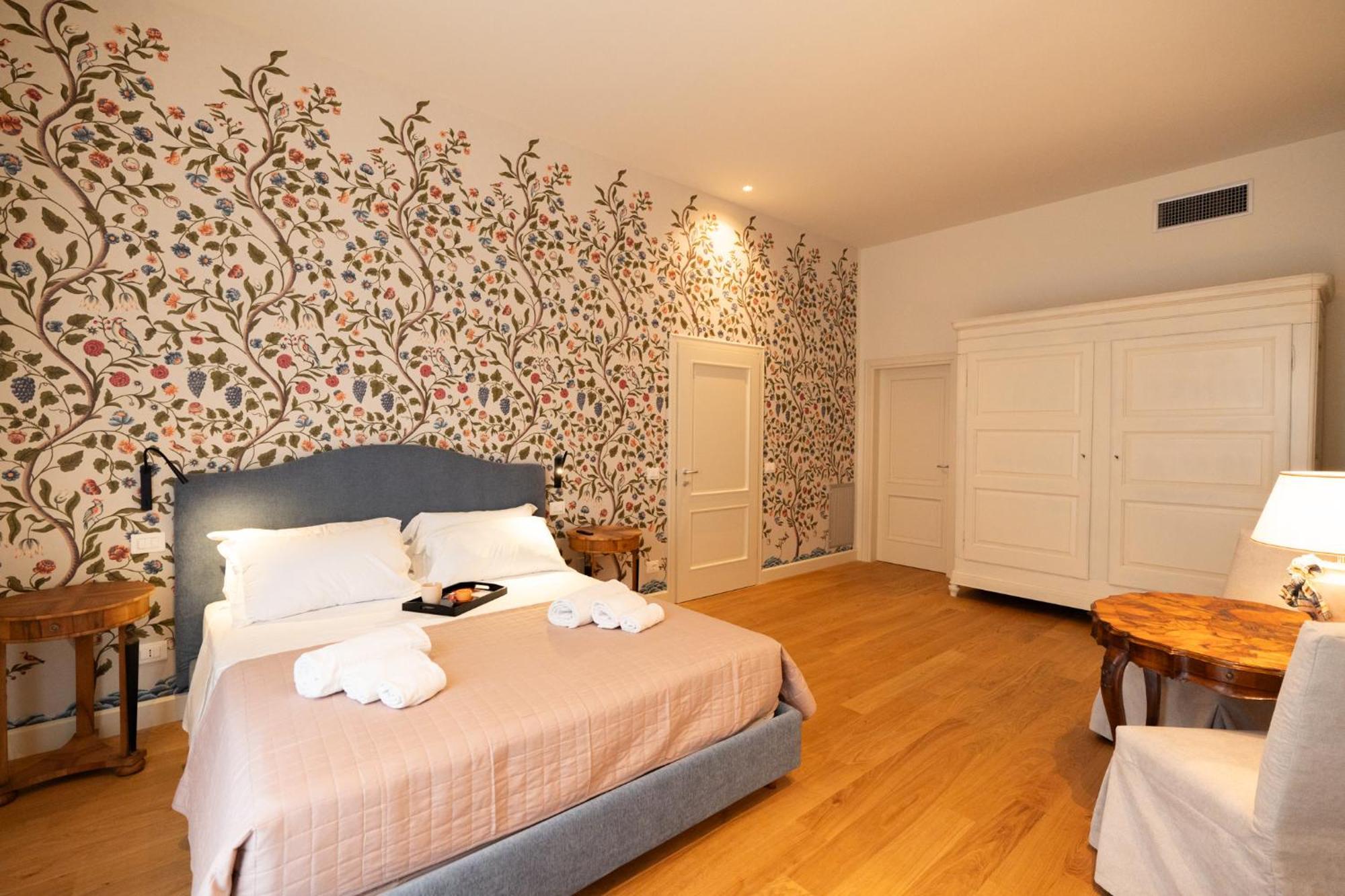 Palazzo Biasini By Postcardsfrom Hotel เวโรนา ภายนอก รูปภาพ