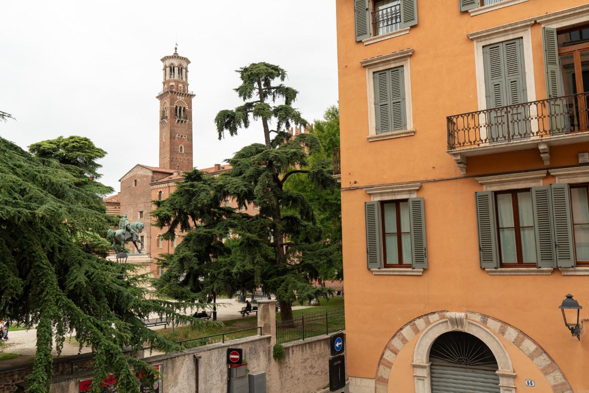 Palazzo Biasini By Postcardsfrom Hotel เวโรนา ภายนอก รูปภาพ
