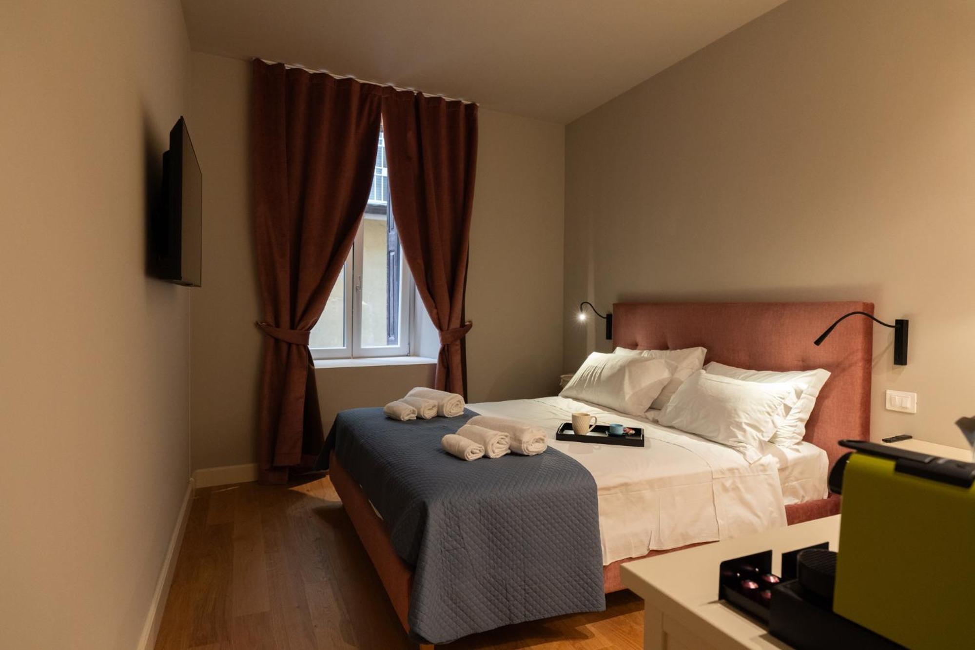 Palazzo Biasini By Postcardsfrom Hotel เวโรนา ภายนอก รูปภาพ