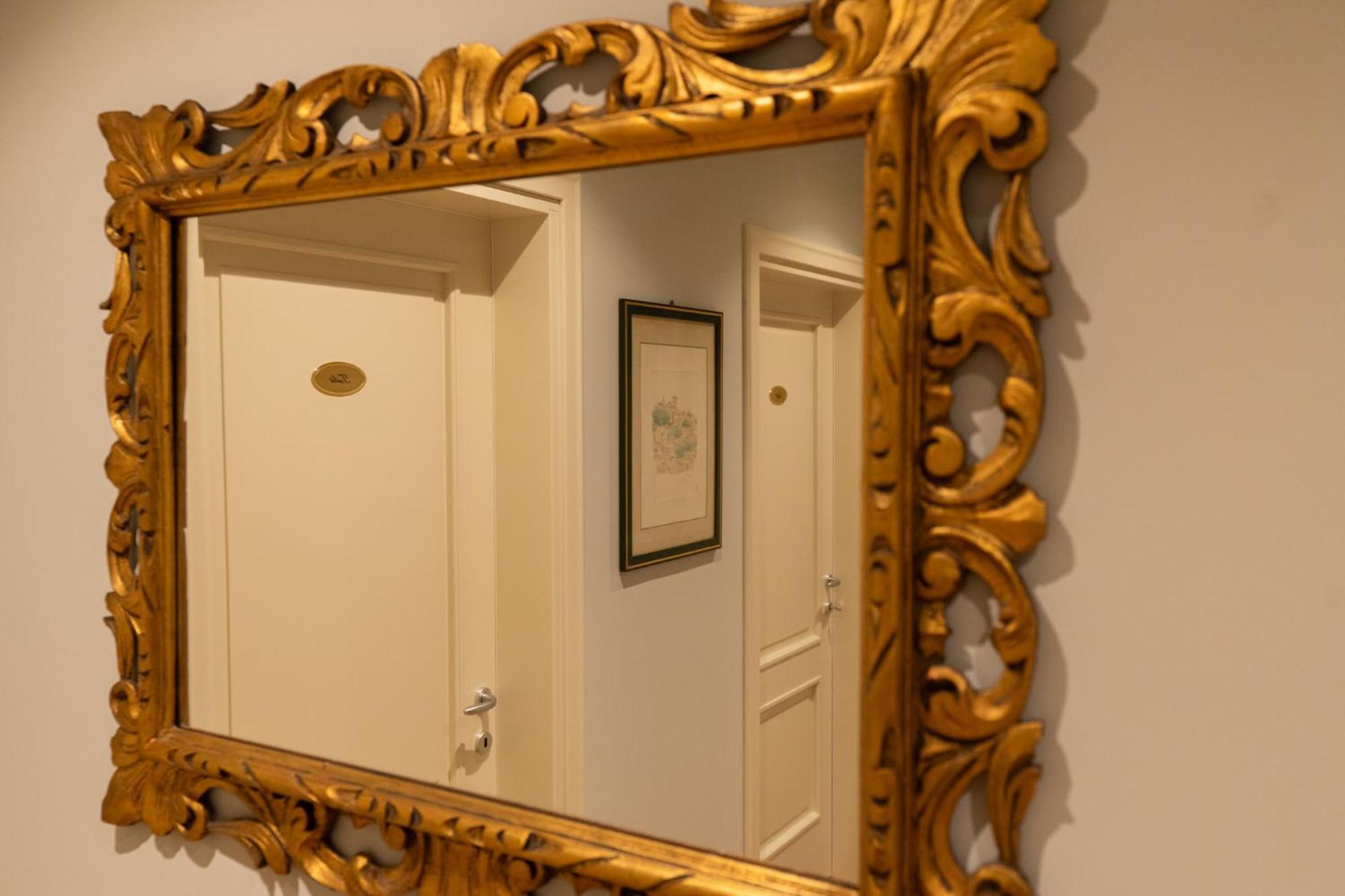 Palazzo Biasini By Postcardsfrom Hotel เวโรนา ภายนอก รูปภาพ