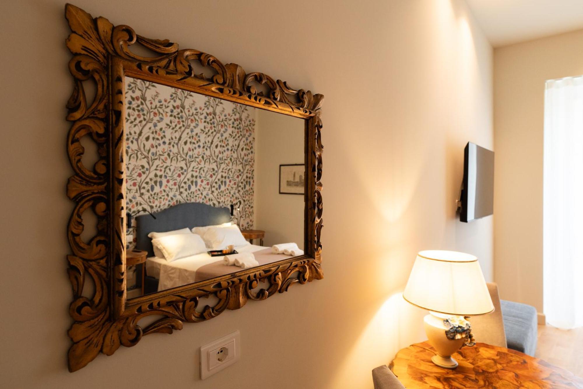 Palazzo Biasini By Postcardsfrom Hotel เวโรนา ภายนอก รูปภาพ