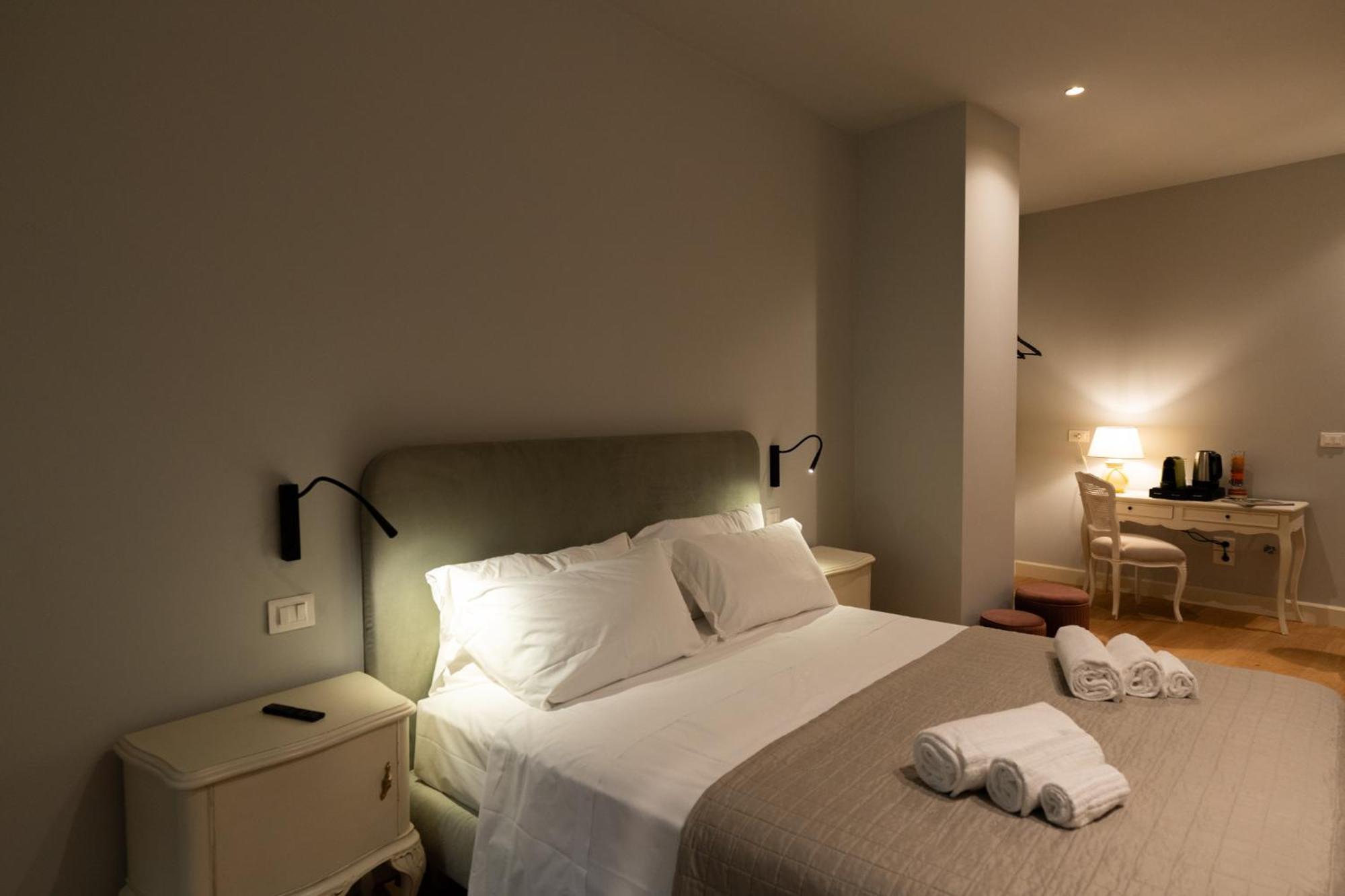 Palazzo Biasini By Postcardsfrom Hotel เวโรนา ภายนอก รูปภาพ