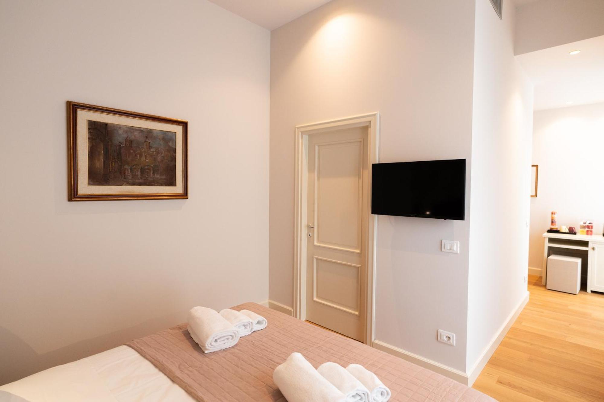 Palazzo Biasini By Postcardsfrom Hotel เวโรนา ภายนอก รูปภาพ